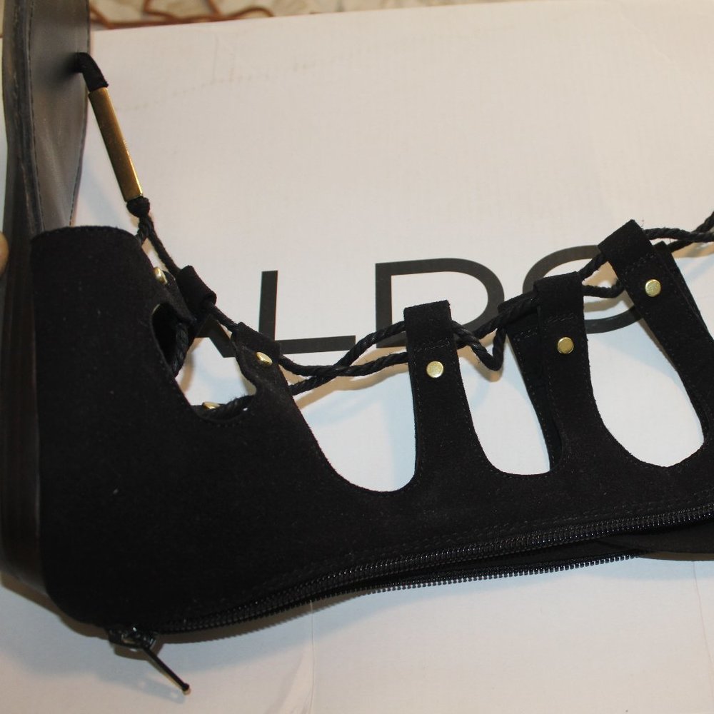 Suede high strap shoes